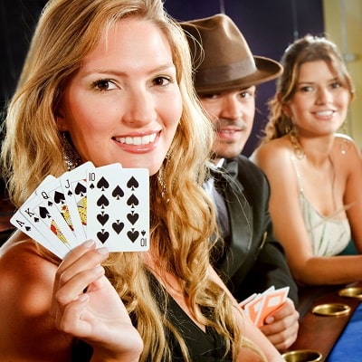 Wie man ein Pokerspiel zu Hause mit Freunden organisiert